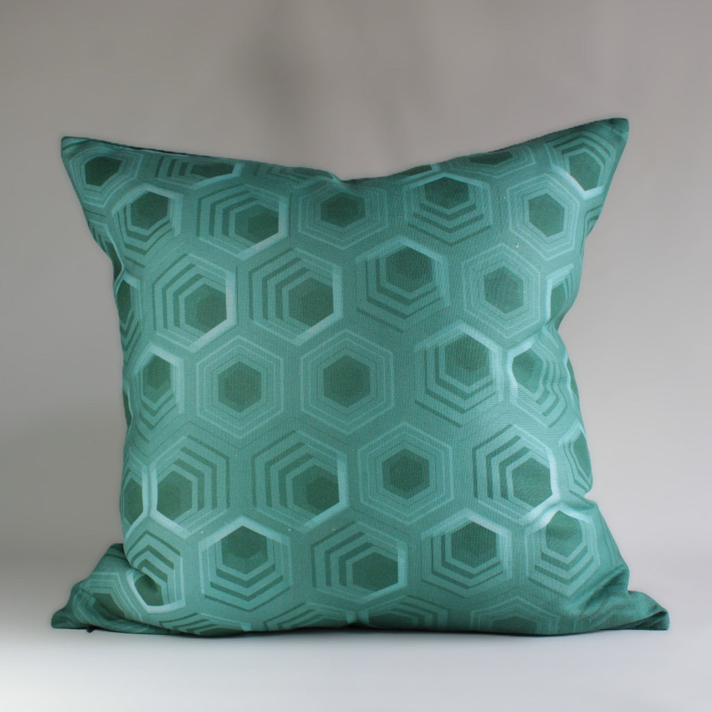 FUNDA COJIN AZUL TURQUESA HEXAGONOS 50x50 FRONTAL