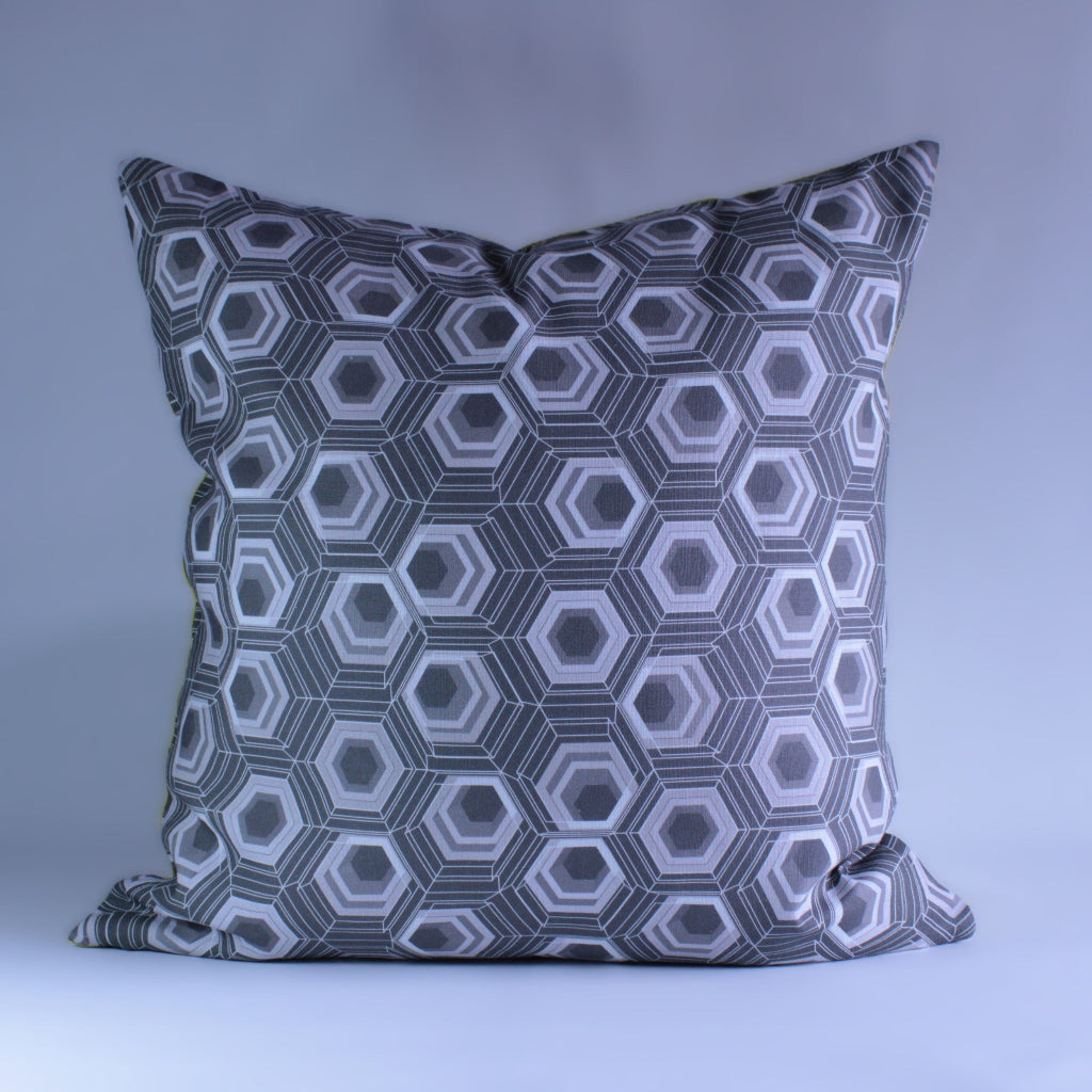 FUNDA COJIN HEXAGONOS GRIS 50x50 FRONTAL