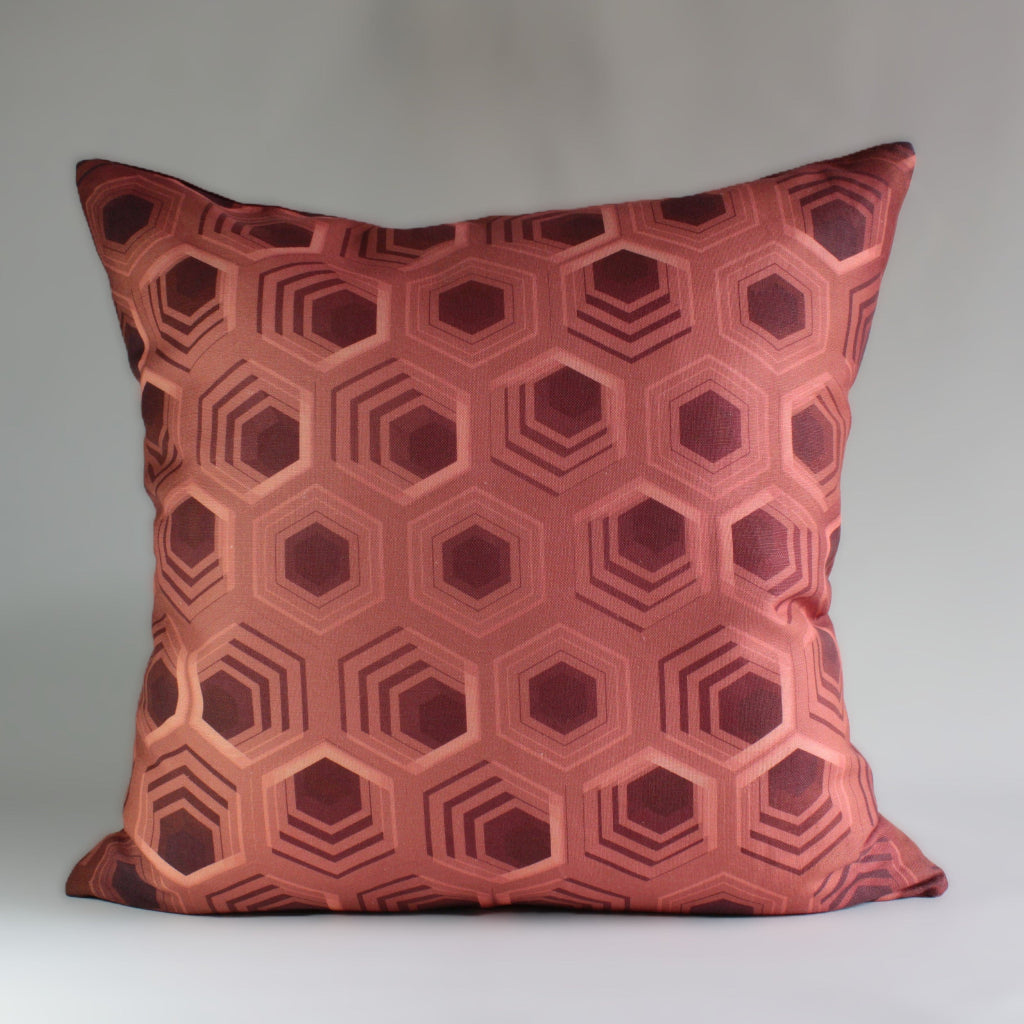 FUNDA COJIN HEXAGONOS ROJO 50x50 FRONTAL
