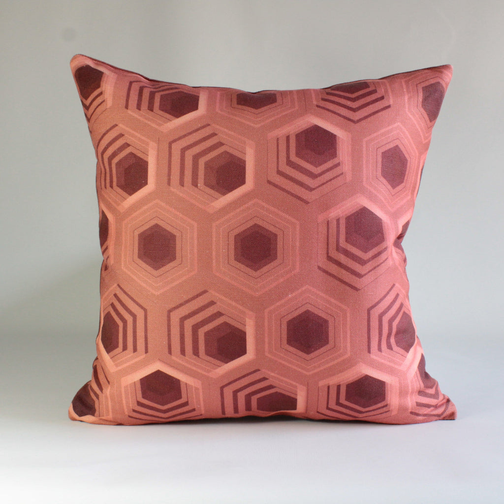 FUNDA COJIN HEXAGONOS ROJO 35x35 FRONTAL